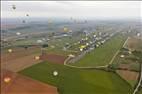 Photos aériennes de "montgolfières" - Photo réf. E166197 - Mondial Air Ballons 2017 : Vol du Vendredi 28 Juillet le matin : Record du monde de dcollage en ligne, 456 montgolfires !