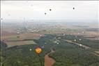 Photos aériennes de "montgolfières" - Photo réf. E166207 - Mondial Air Ballons 2017 : Vol du Vendredi 28 Juillet le matin : Record du monde de dcollage en ligne, 456 montgolfires !