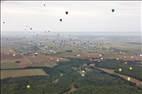 Photos aériennes de "montgolfières" - Photo réf. E166208 - Mondial Air Ballons 2017 : Vol du Vendredi 28 Juillet le matin : Record du monde de dcollage en ligne, 456 montgolfires !