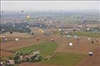 Photos aériennes de "montgolfières" - Photo réf. E166215 - Mondial Air Ballons 2017 : Vol du Vendredi 28 Juillet le matin : Record du monde de dcollage en ligne, 456 montgolfires !