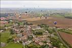 Photos aériennes de "Mondial" - Photo réf. E166221 - Mondial Air Ballons 2017 : Vol du Vendredi 28 Juillet le matin : Record du monde de dcollage en ligne, 456 montgolfires !