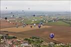 Photos aériennes de "montgolfières" - Photo réf. E166222 - Mondial Air Ballons 2017 : Vol du Vendredi 28 Juillet le matin : Record du monde de dcollage en ligne, 456 montgolfires !