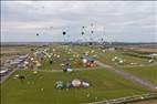 Photos aériennes de "Mondial" - Photo réf. E166227 - Mondial Air Ballons 2017 : Vol du Vendredi 28 Juillet le soir.