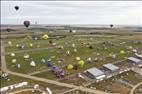 Photos aériennes de "Mondial" - Photo réf. E166237 - Mondial Air Ballons 2017 : Vol du Vendredi 28 Juillet le soir.