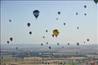 Photos aériennes de "mondial" - Photo réf. E172892 - Grand Est Mondial Air Ballons 2019 : Grande Ligne du lundi 29 Juillet au matin.