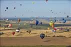 Photos aériennes de "ligne" - Photo réf. E172974 - Grand Est Mondial Air Ballons 2019 : Grande Ligne du lundi 29 Juillet au matin.